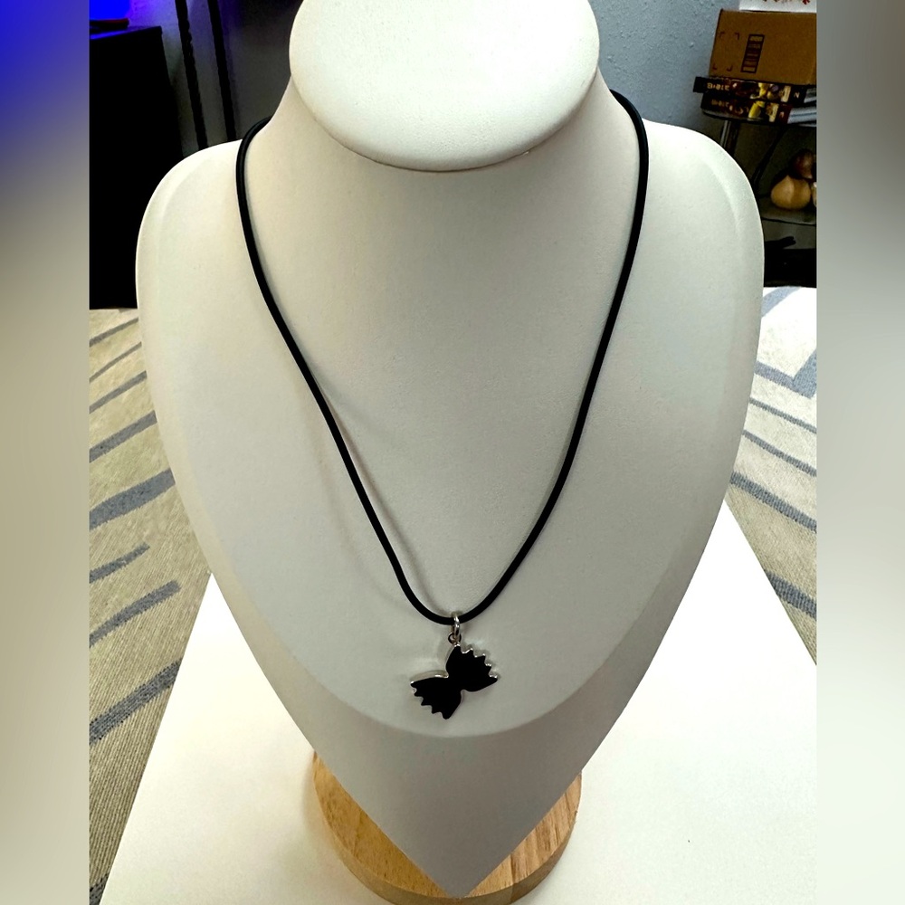 VNTG Italy 925 Sterling Silver Bow-Tie Pendant Unique Vinyl Necklace